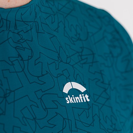 raiffeisen_landesbank_vorarlberg_t-shirt_muster_logo_skinfit