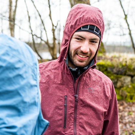 hardshelljacke_atmungsaktiv_regenjacke_marcel_ruedisser_skinfit