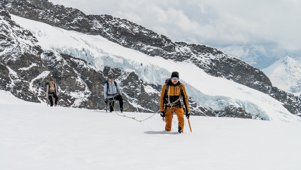 windbreaker_bekleidung_fuer_alpine_hochtouren_skinfit