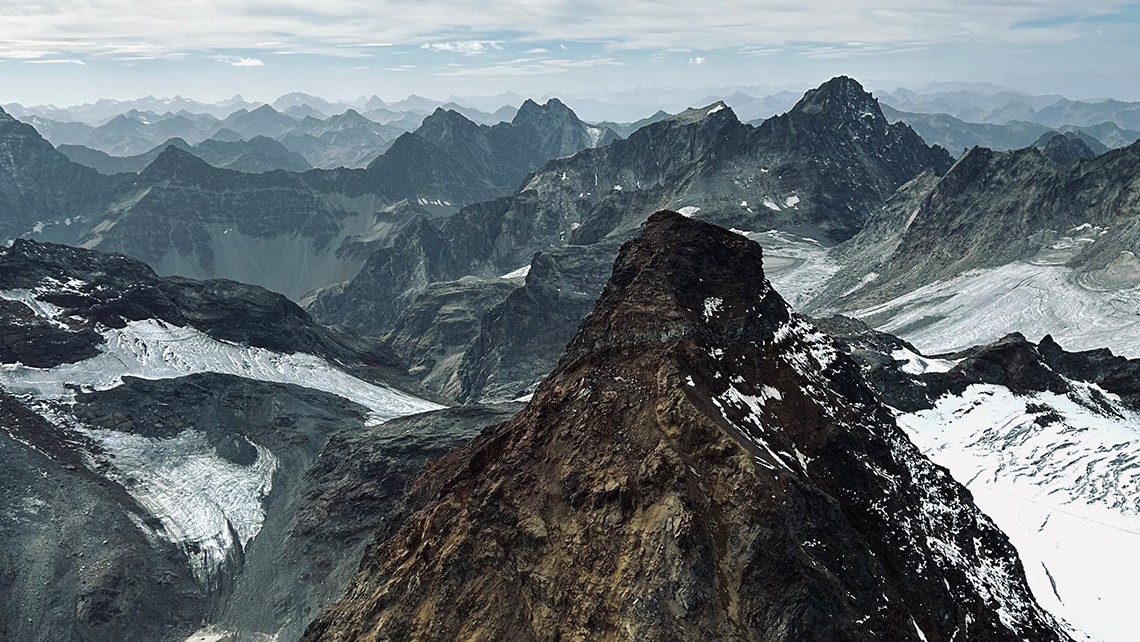 vicky_feineler_herzensprojekt_crew_aussicht_vom_piz_buin_skinfit