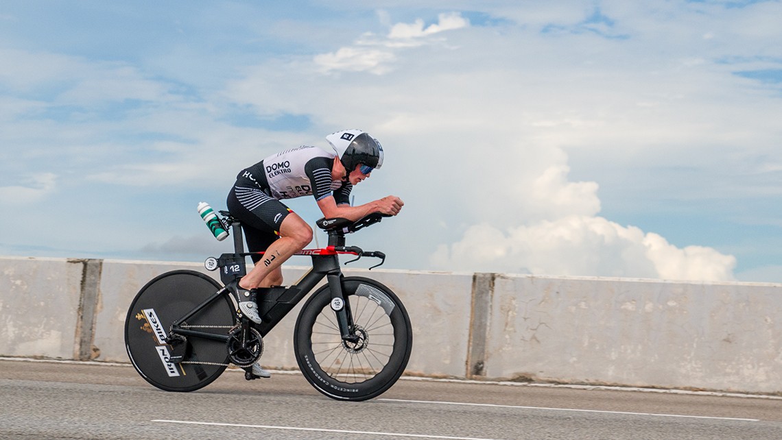 pieter_heemeryck_singapore_t100_athleten_saison-skinfit