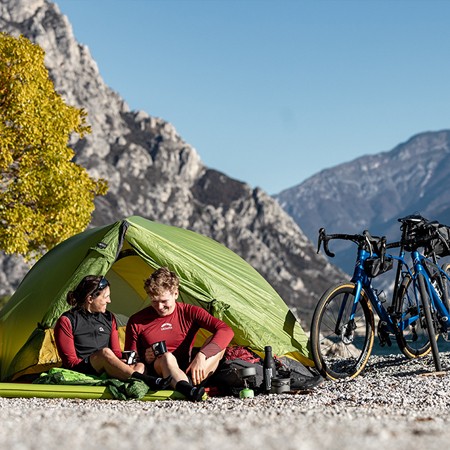 gravel_bike_packing_-zelt_kochen_skinfit