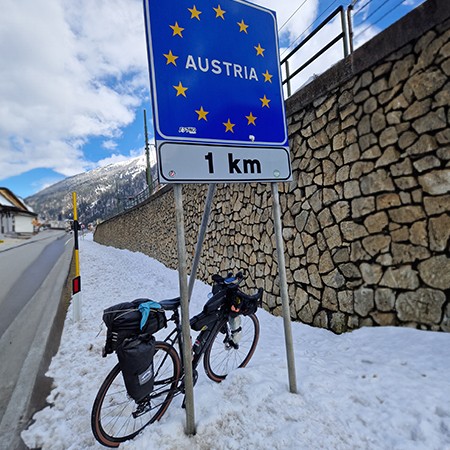 brennerpass_grenze_bikepacking_gabi_skinfit