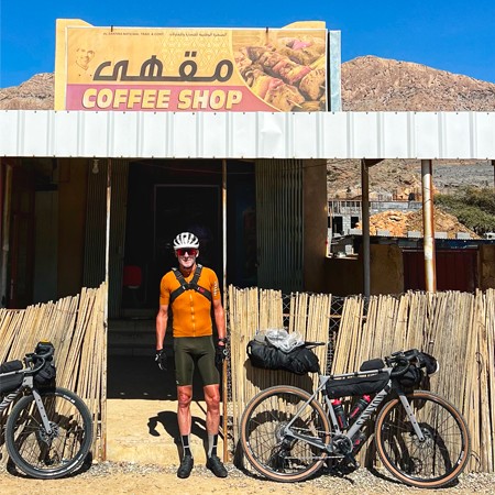 bikepacking_oman_planung_packliste_tipps_sprink_coffee_shop_skinfit