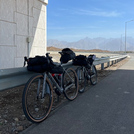 bikepacking_oman_planung_packliste_tipps_sprink_schatten_skinfit