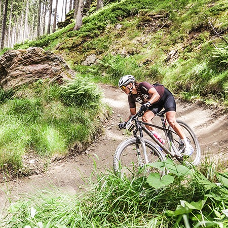 evelyn_sulzer_alpentour_trophy_blog_schladming_flow_trail_skinfit.jpg