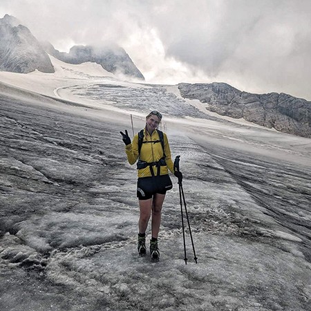 rita_daxenbichler_skinfit_crew_dachstein_abstieg_gletscher_skinfit