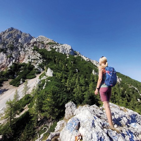 skinfitcrew_seven_summits_austria_rita_daxenbichler_schneeberg_aufstieg_skinfit