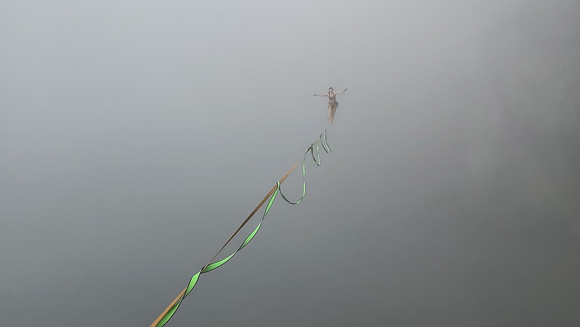 slackline_highline_caroline_waltz_nebel_highlinen_portugal_skinfit