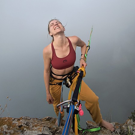 slackline_highline_caroline_waltz_portugal_rigg_skinfit