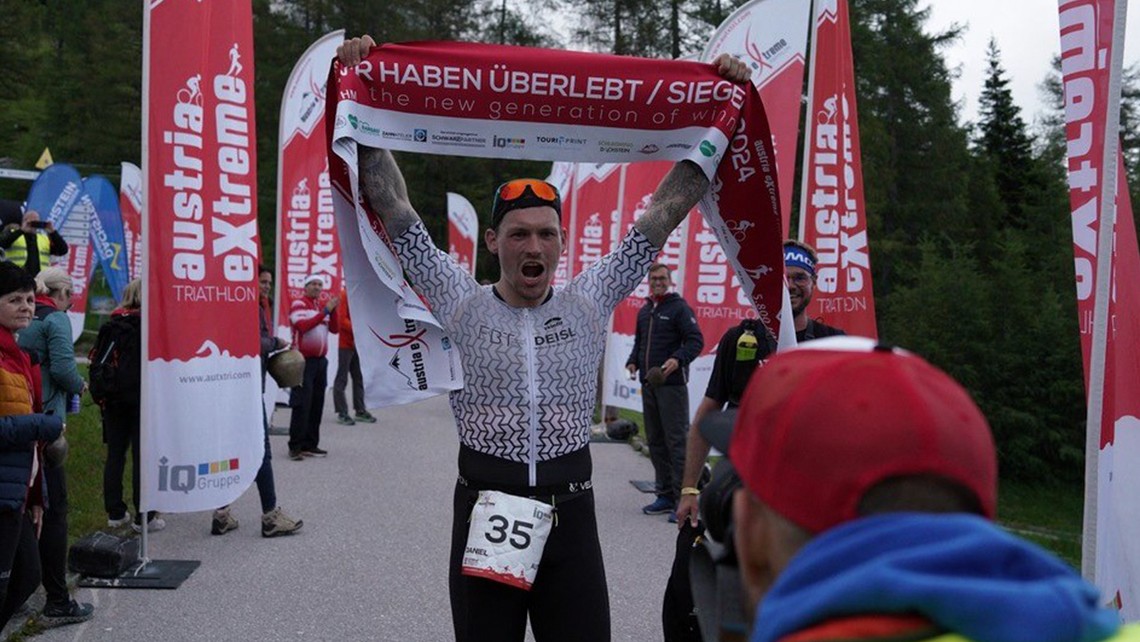 autxtri_daniel_egger_crew_skinfit