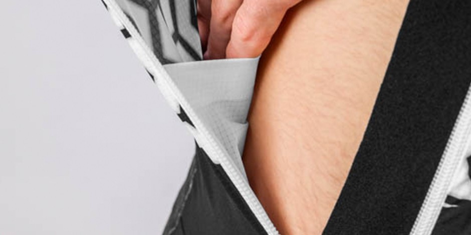 bullet_tri_suit_detailansicht_eistasche_lenden_skinfit
