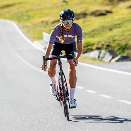 radtrikot_damen_lila_rennrad_kollektion_heidi_schwartz_skinfit
