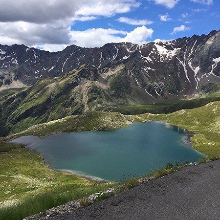 rennradstrecken_gavia_ausblick_see_skinfit