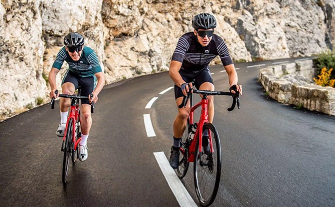 karacho-radtrikot-schwarz-m-rennrad-daniel-frei-moritz-meier-skinfit2